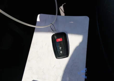 2020 Toyota Rav4 Xle z USA, uszkodzony, nr VIN 2T3W1RFV6LW097185